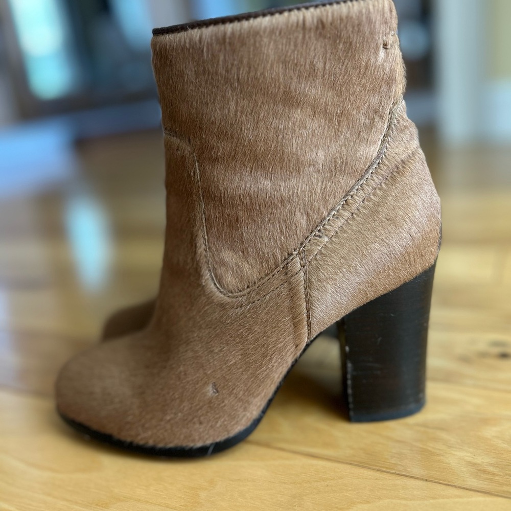 FRYE Parker Short Tan Calf Hair Ankle Boots 6.5 Stacked Block Heel⁠